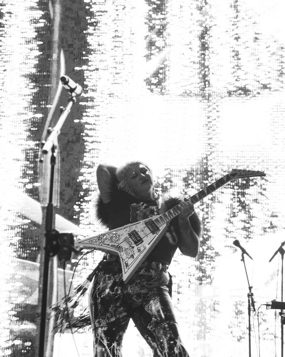 Hiatus Kaiyote at the Forum, frame 19