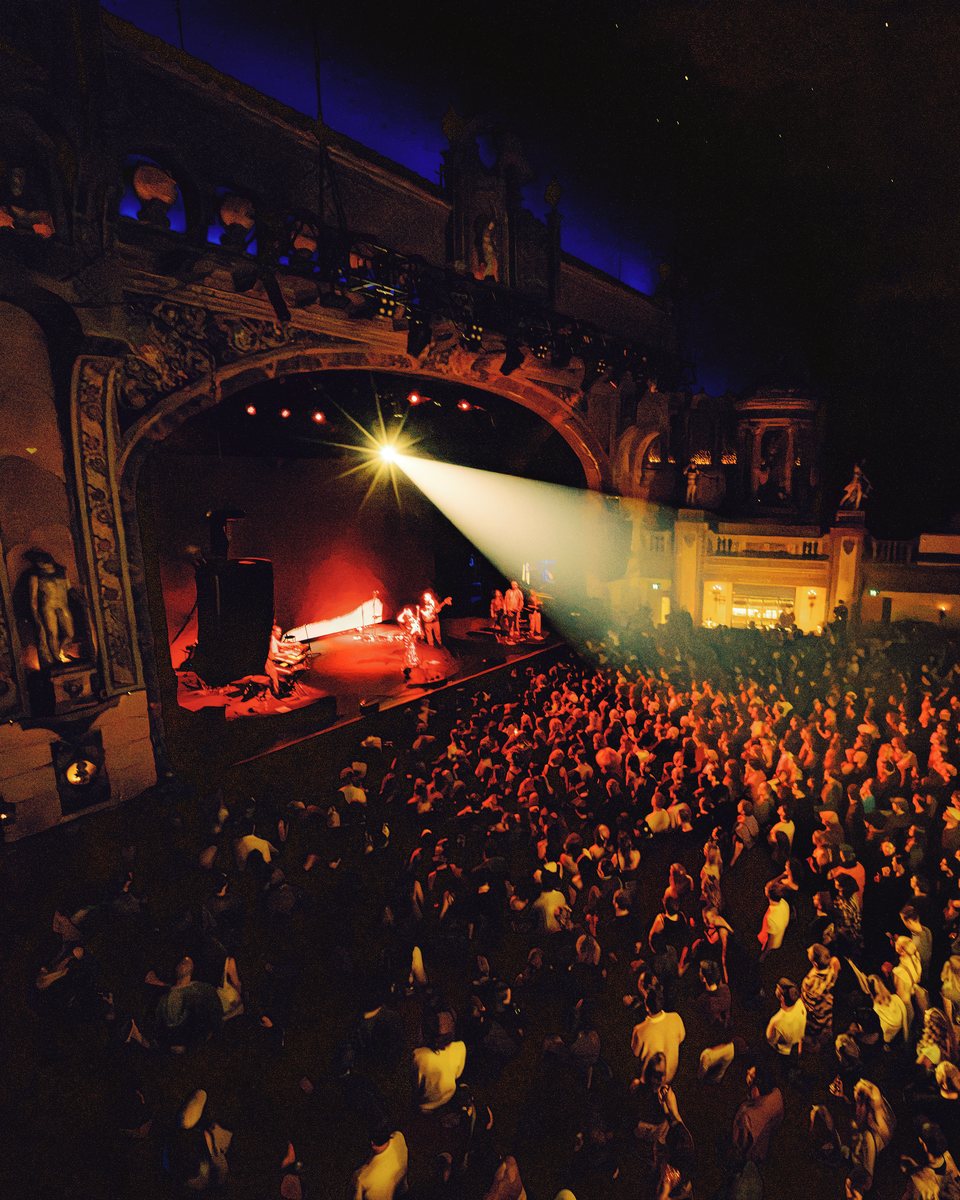 Hiatus Kaiyote at the Forum, frame 42